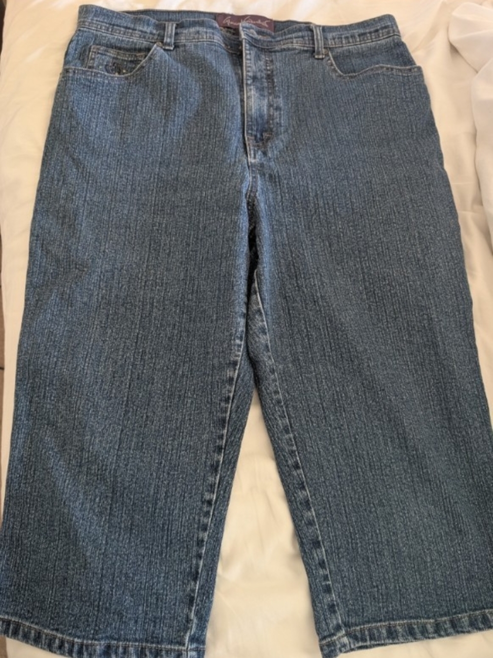 Classic Women’s Blue Denim Capri Jeans